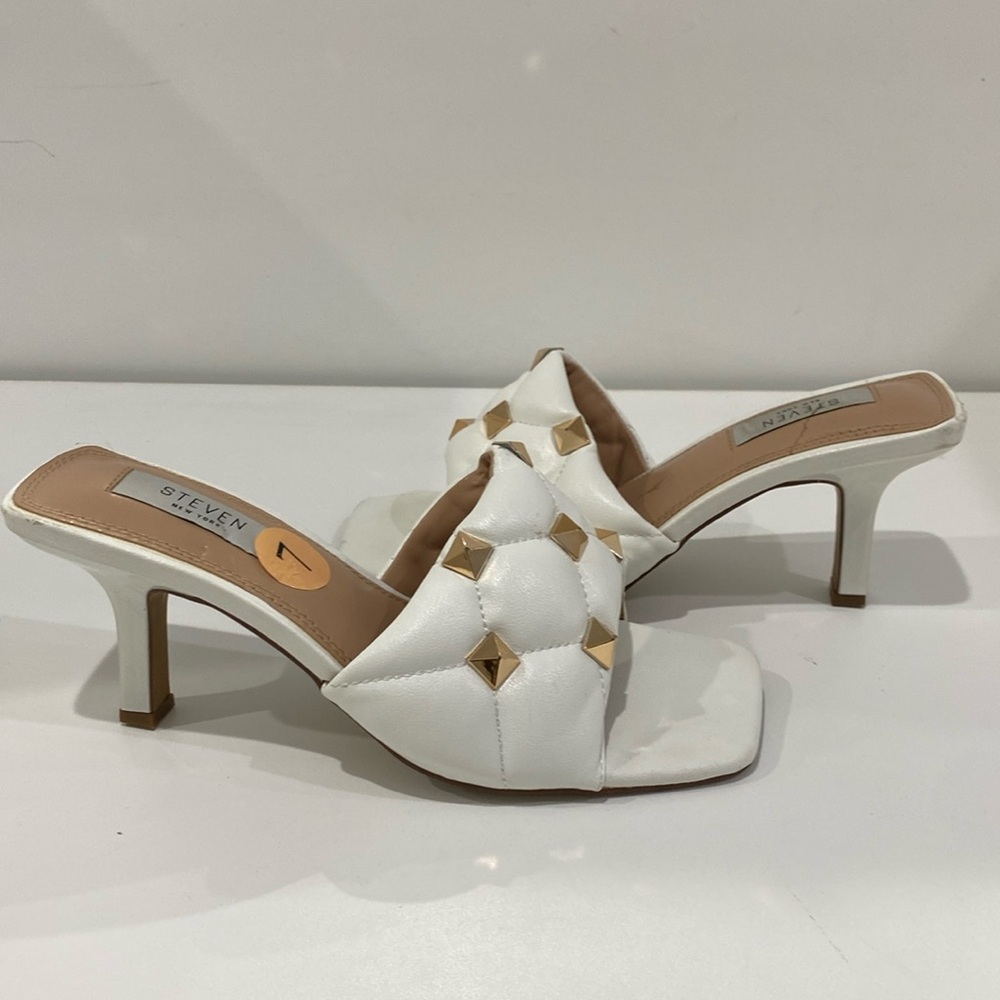 STEVEN by STEVE MADDEN IRVANI White Quilted ROCKSTUD Puffy High Heel Sandals 7